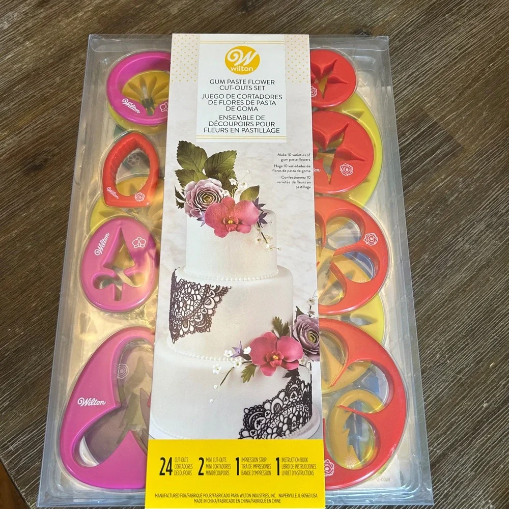 Wilton Gum Paste Flower Cut-Out Set 24 Cutters Cake Decorating Floral Fondant